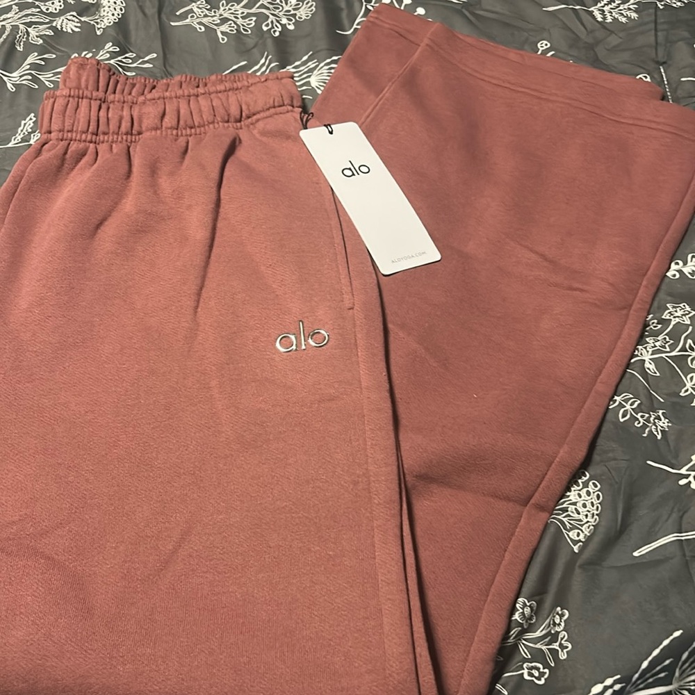 NWT Alo straight leg sweatpants M Burgandy Truffle